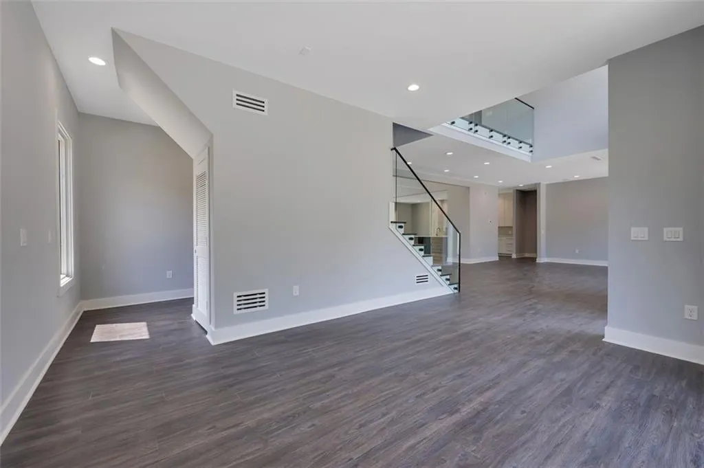 645 Nw Northway Lane, Atlanta, Georgia 30342, 4 Bedrooms Bedrooms, ,4 BathroomsBathrooms,Residential,Sold,645 Nw Northway Lane,6893425