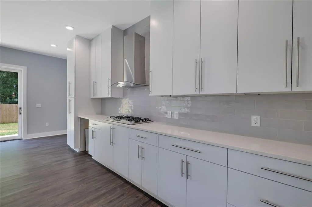 645 Nw Northway Lane, Atlanta, Georgia 30342, 4 Bedrooms Bedrooms, ,4 BathroomsBathrooms,Residential,Sold,645 Nw Northway Lane,6893425