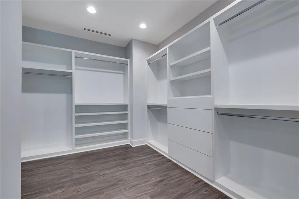 645 Nw Northway Lane, Atlanta, Georgia 30342, 4 Bedrooms Bedrooms, ,4 BathroomsBathrooms,Residential,Sold,645 Nw Northway Lane,6893425