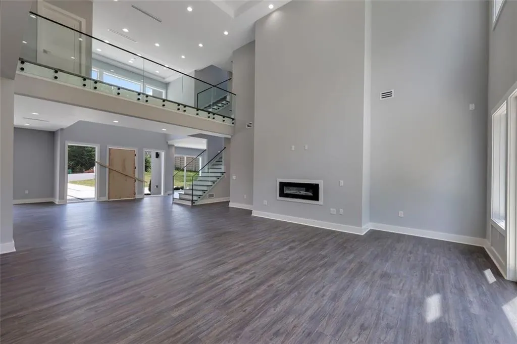 645 Nw Northway Lane, Atlanta, Georgia 30342, 4 Bedrooms Bedrooms, ,4 BathroomsBathrooms,Residential,Sold,645 Nw Northway Lane,6893425