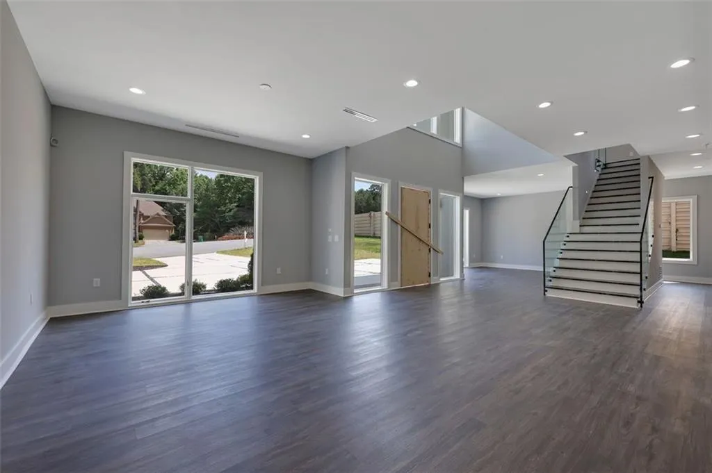 645 Nw Northway Lane, Atlanta, Georgia 30342, 4 Bedrooms Bedrooms, ,4 BathroomsBathrooms,Residential,Sold,645 Nw Northway Lane,6893425