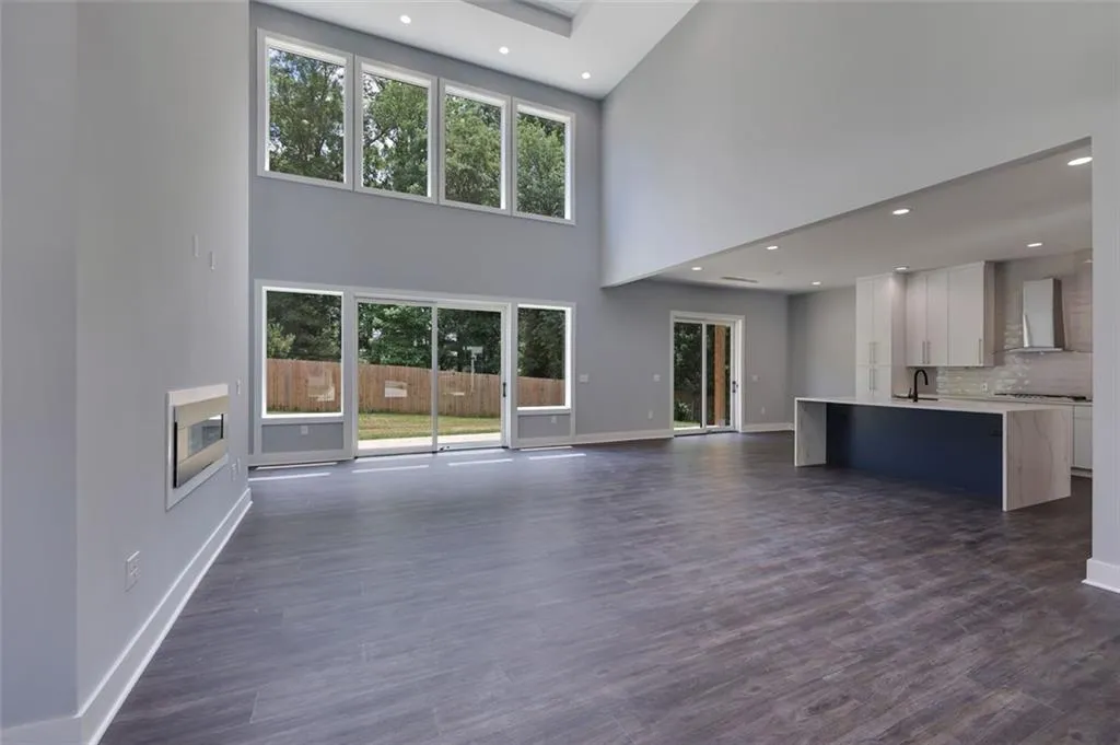 645 Nw Northway Lane, Atlanta, Georgia 30342, 4 Bedrooms Bedrooms, ,4 BathroomsBathrooms,Residential,Sold,645 Nw Northway Lane,6893425