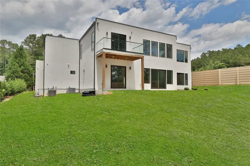 645 Nw Northway Lane, Atlanta, Georgia 30342, 4 Bedrooms Bedrooms, ,4 BathroomsBathrooms,Residential,Sold,645 Nw Northway Lane,6893425