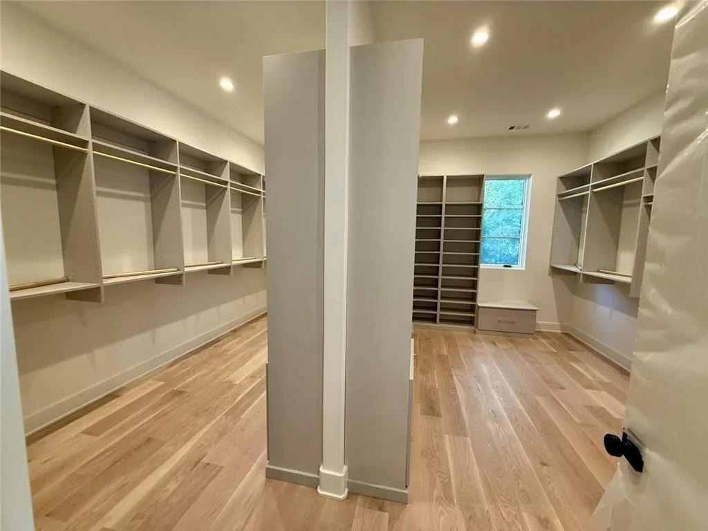 4524 Mystic Drive, Sandy Springs, Georgia 30327, 6 Bedrooms Bedrooms, ,6 BathroomsBathrooms,Residential,For Sale,4524 Mystic Drive,7535124
