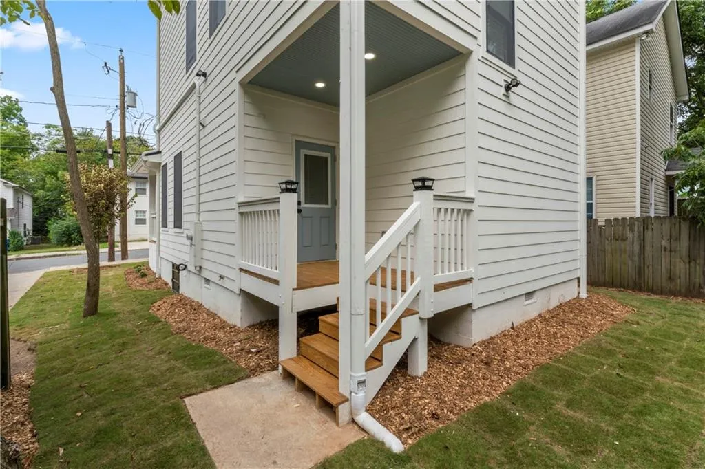 Property entrance with crawl space