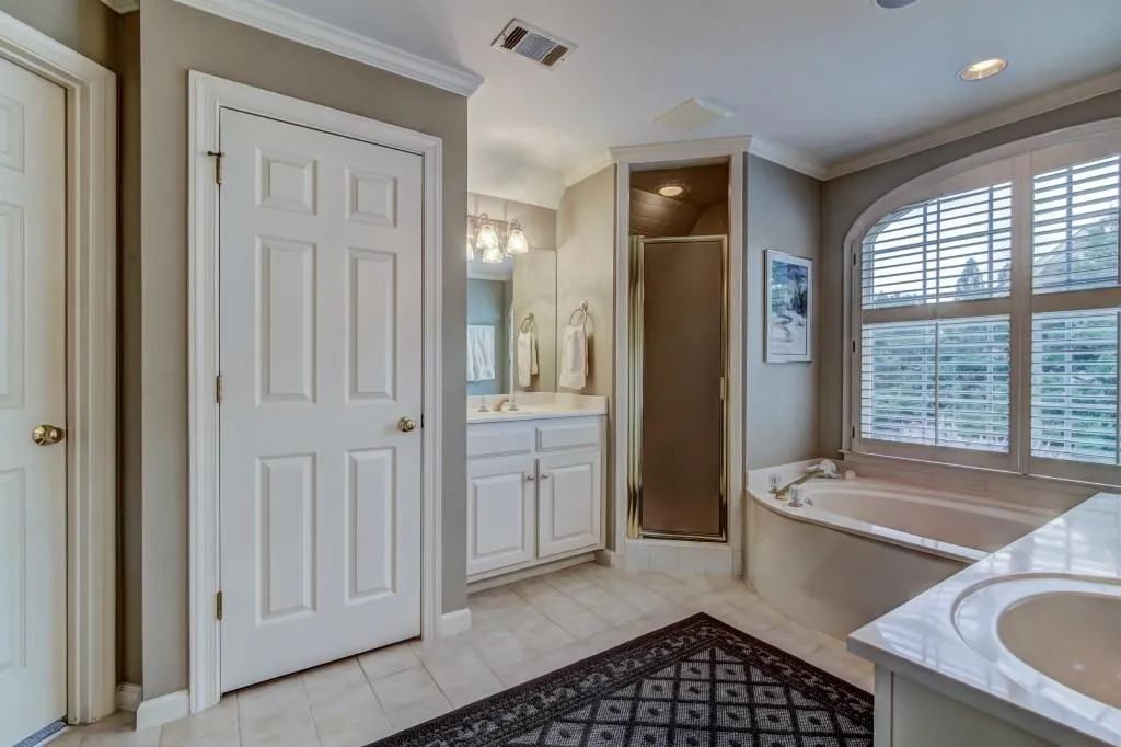 5840 Long Grove Drive, Sandy Springs, Georgia 30328, 4 Bedrooms Bedrooms, ,4 BathroomsBathrooms,Residential,Sold,5840 Long Grove Drive,5866313