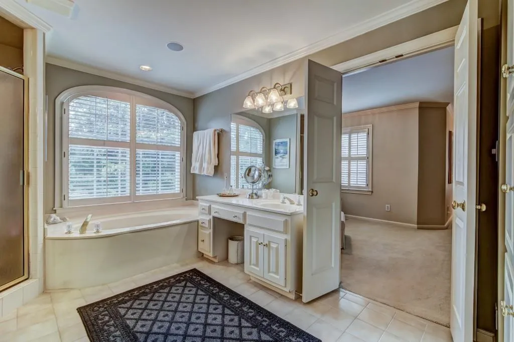 5840 Long Grove Drive, Sandy Springs, Georgia 30328, 4 Bedrooms Bedrooms, ,4 BathroomsBathrooms,Residential,Sold,5840 Long Grove Drive,5866313