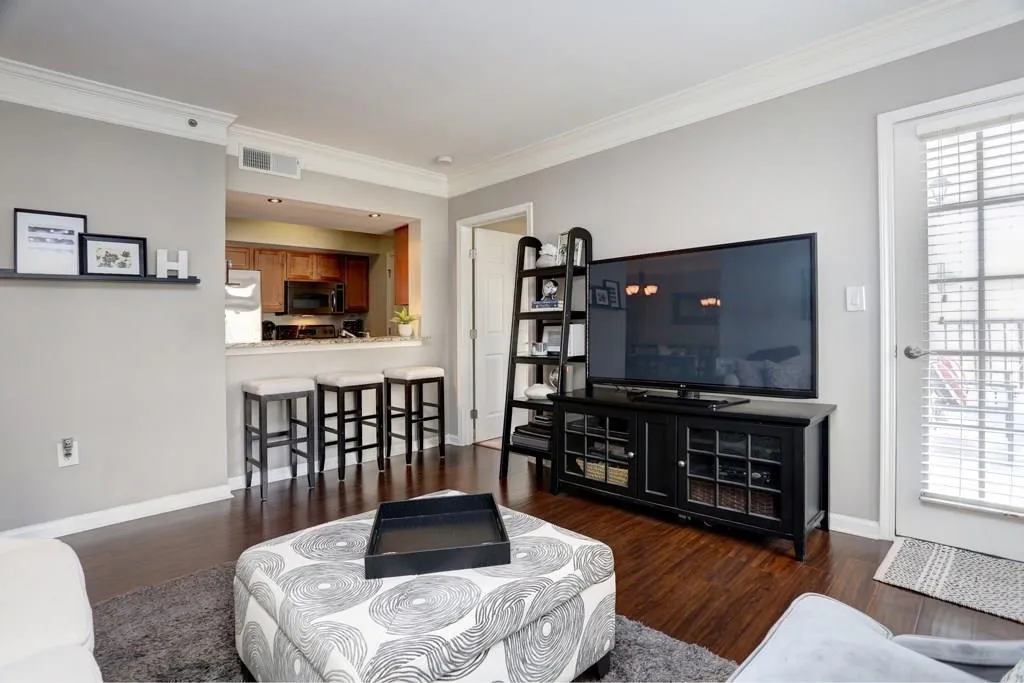 275 13th Street Ne Unit 401, Atlanta, Georgia 30309, 2 Bedrooms Bedrooms, ,2 BathroomsBathrooms,Residential,Sold,275 13th Street Ne Unit 401,5750374
