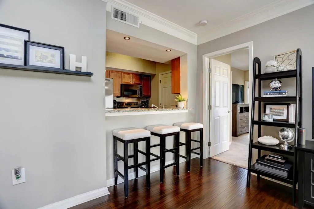 275 13th Street Ne Unit 401, Atlanta, Georgia 30309, 2 Bedrooms Bedrooms, ,2 BathroomsBathrooms,Residential,Sold,275 13th Street Ne Unit 401,5750374
