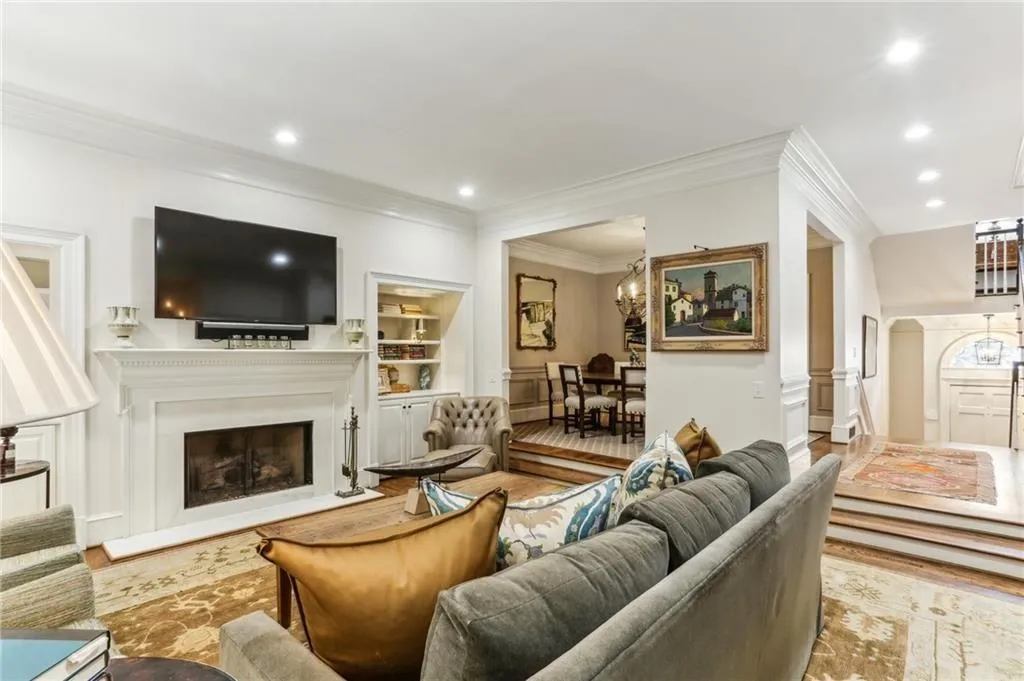 2466 Brookhaven Place Ne, Brookhaven, Georgia 30319, 3 Bedrooms Bedrooms, ,3 BathroomsBathrooms,Residential,For Sale,2466 Brookhaven Place Ne,7634360
