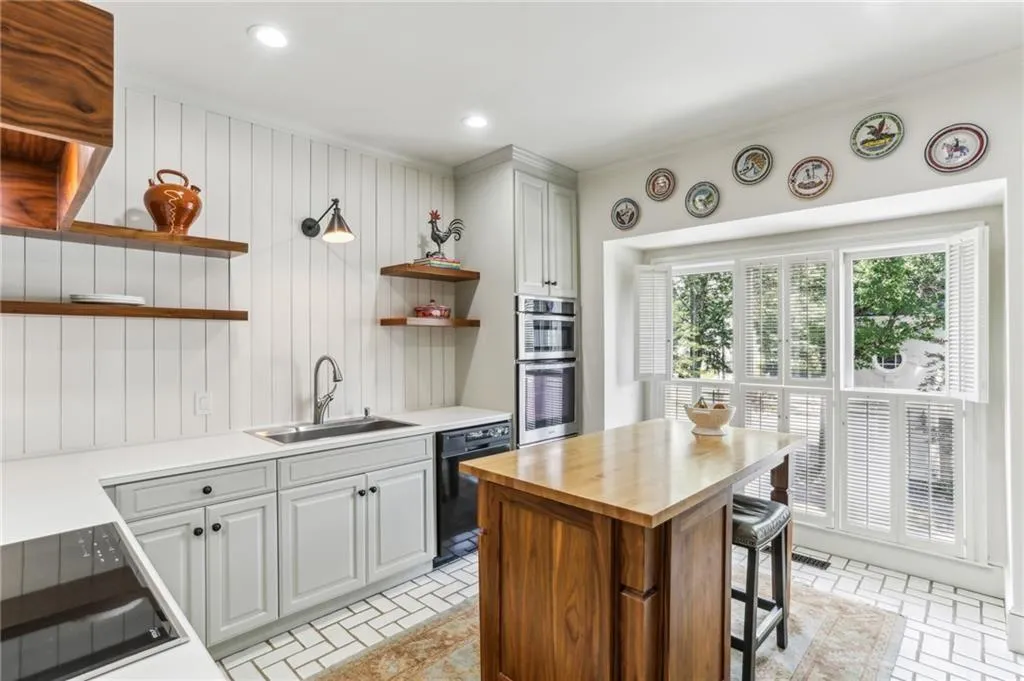 2466 Brookhaven Place Ne, Brookhaven, Georgia 30319, 3 Bedrooms Bedrooms, ,3 BathroomsBathrooms,Residential,For Sale,2466 Brookhaven Place Ne,7634360