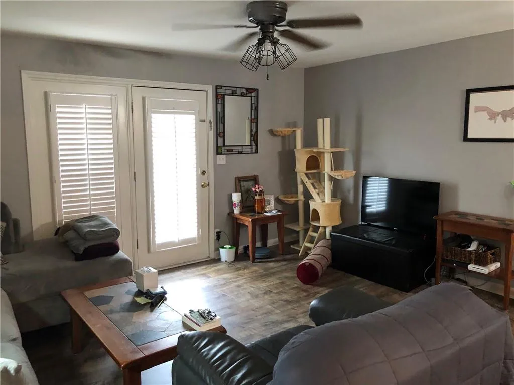 208 Brighton Point, Sandy Springs, Georgia 30328, 2 Bedrooms Bedrooms, ,2 BathroomsBathrooms,Residential,Sold,208 Brighton Point,6703172