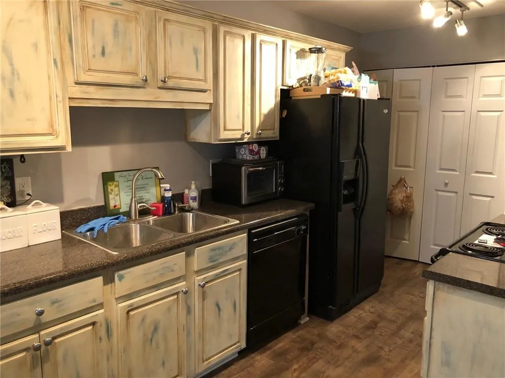 208 Brighton Point, Sandy Springs, Georgia 30328, 2 Bedrooms Bedrooms, ,2 BathroomsBathrooms,Residential,Sold,208 Brighton Point,6703172