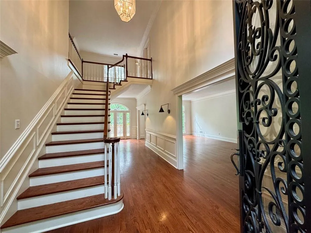 Two-story foyer