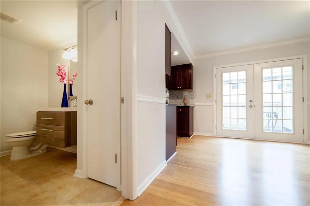 6900 Roswell Road Unit F9, Atlanta, Georgia 30328, 2 Bedrooms Bedrooms, ,2 BathroomsBathrooms,Residential,Sold,6900 Roswell Road Unit F9,6103590