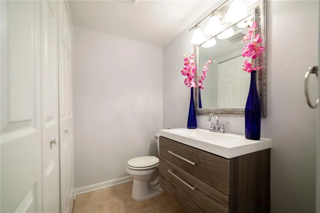 6900 Roswell Road Unit F9, Atlanta, Georgia 30328, 2 Bedrooms Bedrooms, ,2 BathroomsBathrooms,Residential,Sold,6900 Roswell Road Unit F9,6103590