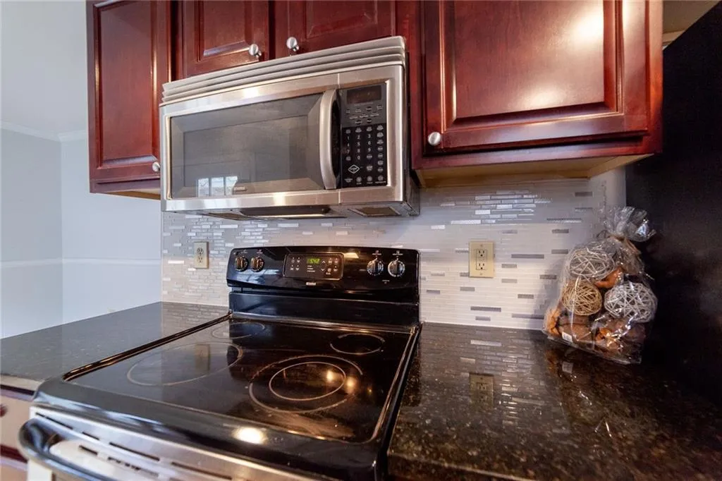 6900 Roswell Road Unit F9, Atlanta, Georgia 30328, 2 Bedrooms Bedrooms, ,2 BathroomsBathrooms,Residential,Sold,6900 Roswell Road Unit F9,6103590