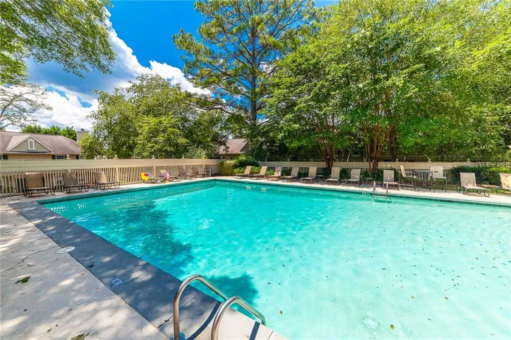 6900 Roswell Road Unit F9, Atlanta, Georgia 30328, 2 Bedrooms Bedrooms, ,2 BathroomsBathrooms,Residential,Sold,6900 Roswell Road Unit F9,6103590