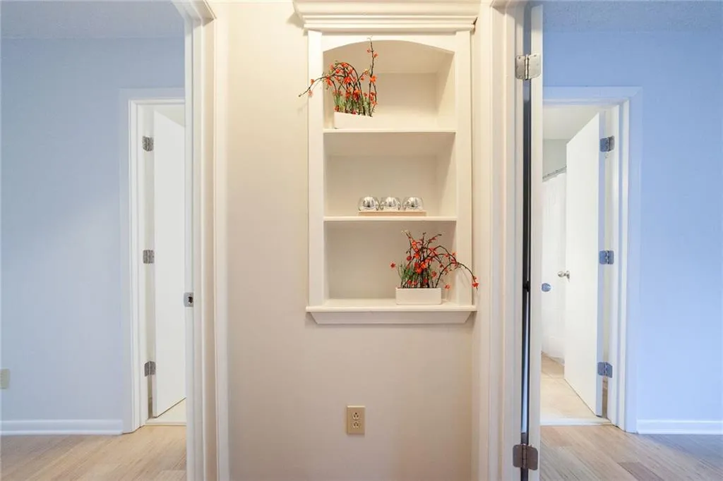 6900 Roswell Road Unit F9, Atlanta, Georgia 30328, 2 Bedrooms Bedrooms, ,2 BathroomsBathrooms,Residential,Sold,6900 Roswell Road Unit F9,6103590