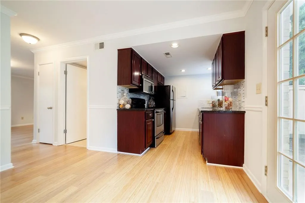 6900 Roswell Road Unit F9, Atlanta, Georgia 30328, 2 Bedrooms Bedrooms, ,2 BathroomsBathrooms,Residential,Sold,6900 Roswell Road Unit F9,6103590