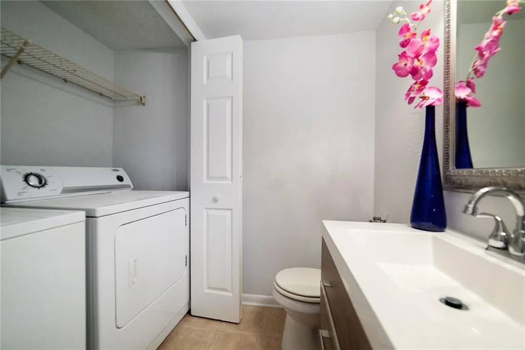 6900 Roswell Road Unit F9, Atlanta, Georgia 30328, 2 Bedrooms Bedrooms, ,2 BathroomsBathrooms,Residential,Sold,6900 Roswell Road Unit F9,6103590