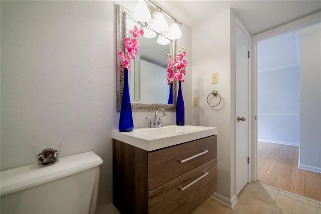 6900 Roswell Road Unit F9, Atlanta, Georgia 30328, 2 Bedrooms Bedrooms, ,2 BathroomsBathrooms,Residential,Sold,6900 Roswell Road Unit F9,6103590