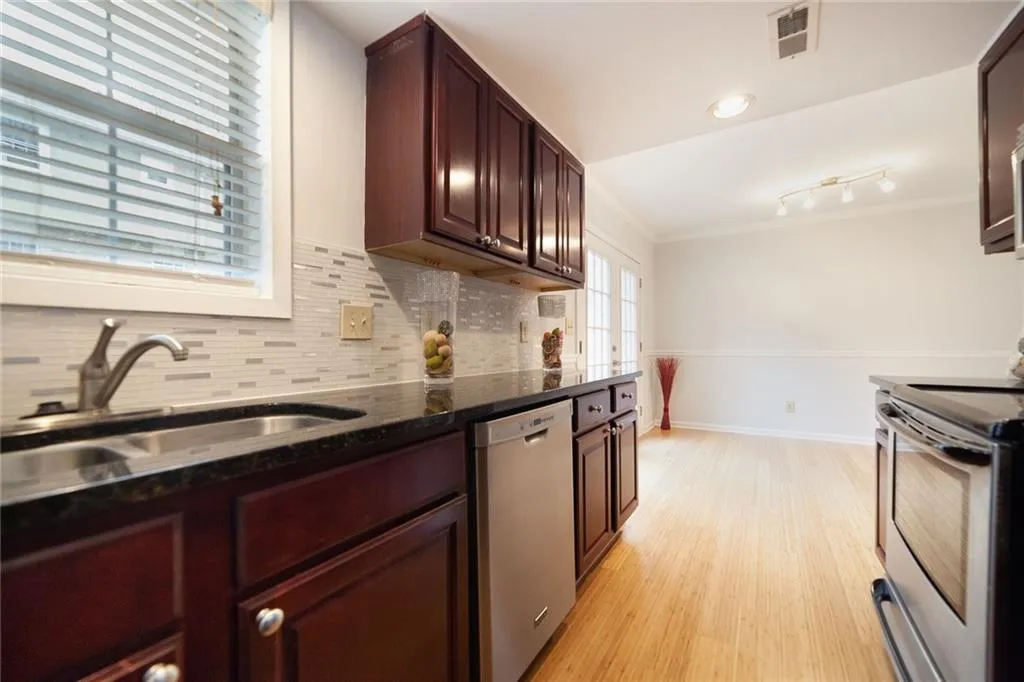 6900 Roswell Road Unit F9, Atlanta, Georgia 30328, 2 Bedrooms Bedrooms, ,2 BathroomsBathrooms,Residential,Sold,6900 Roswell Road Unit F9,6103590