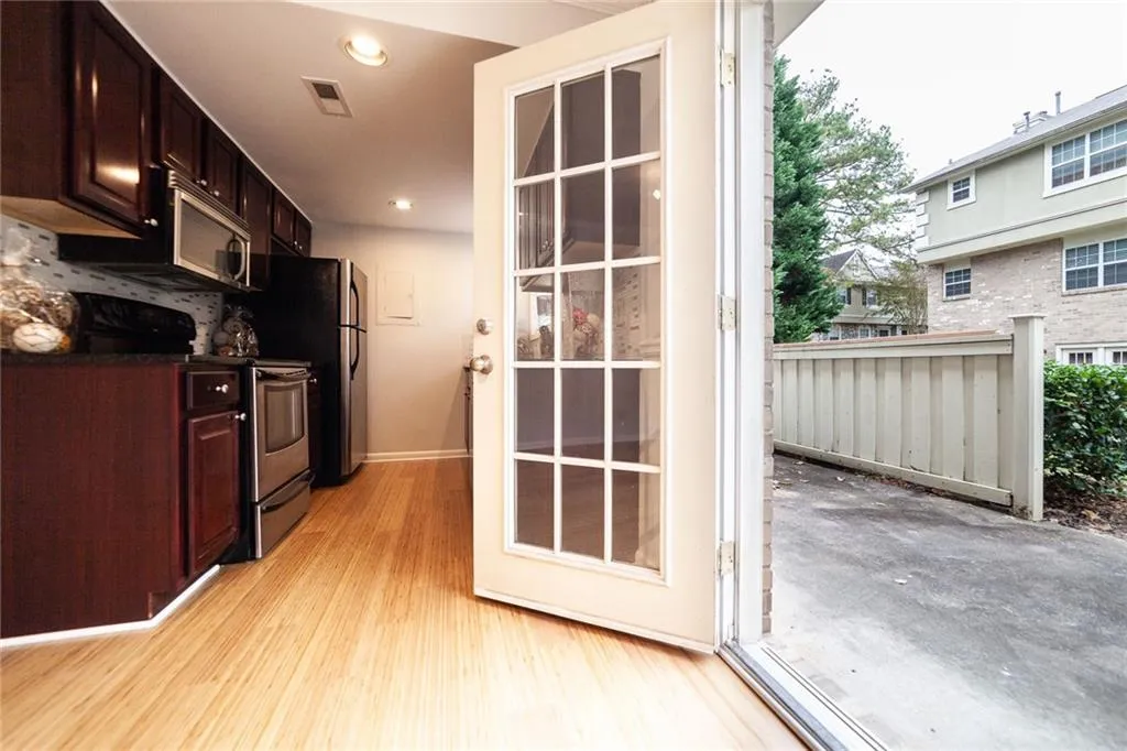 6900 Roswell Road Unit F9, Atlanta, Georgia 30328, 2 Bedrooms Bedrooms, ,2 BathroomsBathrooms,Residential,Sold,6900 Roswell Road Unit F9,6103590