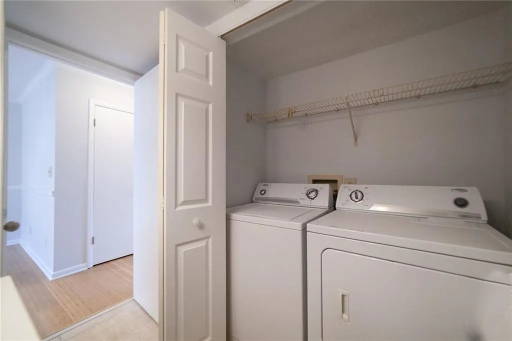 6900 Roswell Road Unit F9, Atlanta, Georgia 30328, 2 Bedrooms Bedrooms, ,2 BathroomsBathrooms,Residential,Sold,6900 Roswell Road Unit F9,6103590