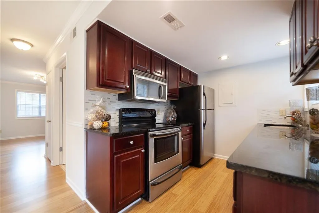 6900 Roswell Road Unit F9, Atlanta, Georgia 30328, 2 Bedrooms Bedrooms, ,2 BathroomsBathrooms,Residential,Sold,6900 Roswell Road Unit F9,6103590