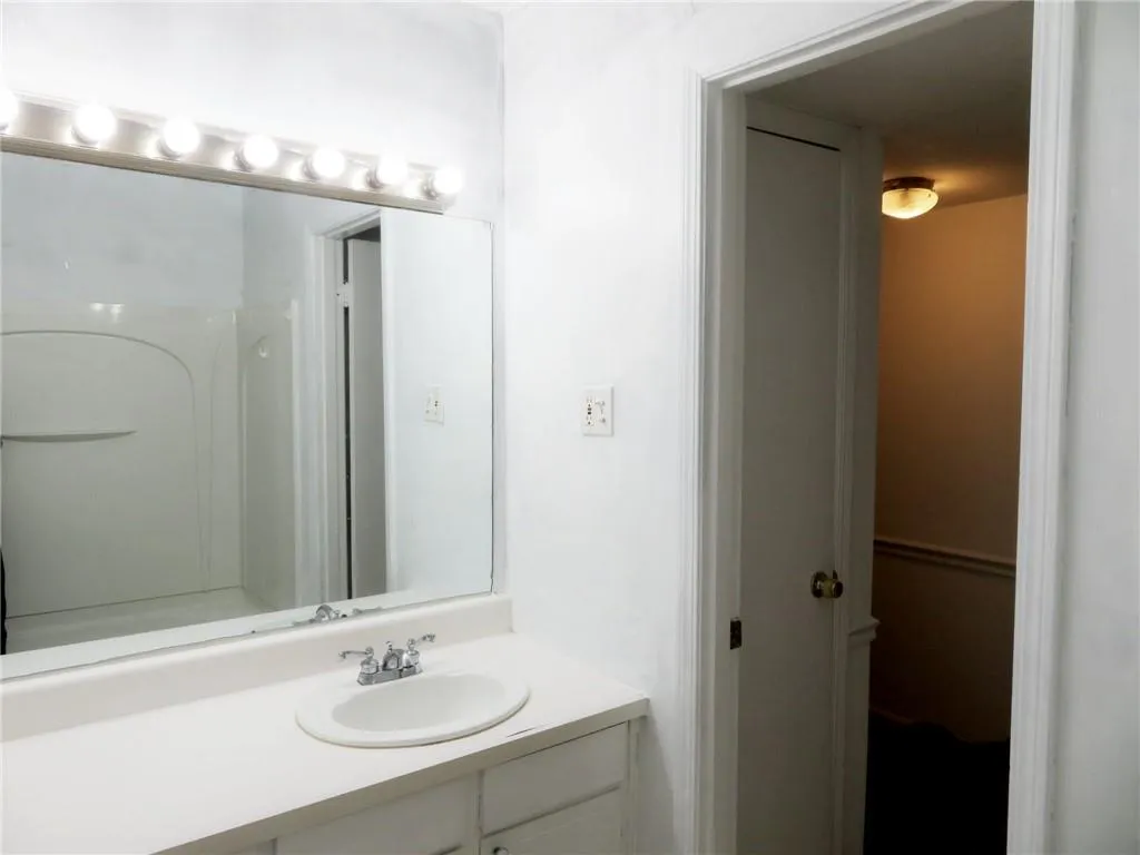5586 Kingsport Drive, Atlanta, Georgia 30342, 3 Bedrooms Bedrooms, ,2 BathroomsBathrooms,Residential,For Sale,5586 Kingsport Drive,7526606