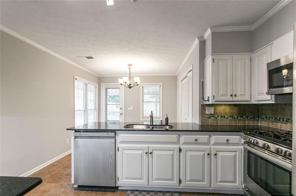 9135 CARROLL MANOR Drive, Sandy Springs, Georgia 30350, 3 Bedrooms Bedrooms, ,2 BathroomsBathrooms,Residential,Sold,9135 CARROLL MANOR Drive,7264925