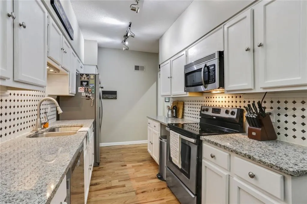 904 Brandywine Circle, Sandy Springs, Georgia 30350, 3 Bedrooms Bedrooms, ,2 BathroomsBathrooms,Residential,Sold,904 Brandywine Circle,6553134