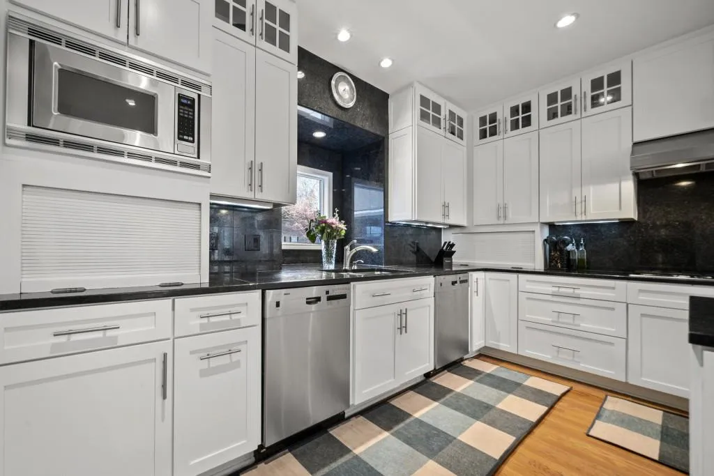 245 Wing Mill Road, Sandy Springs, Georgia 30350, 6 Bedrooms Bedrooms, ,4 BathroomsBathrooms,Residential,Sold,245 Wing Mill Road,7011109