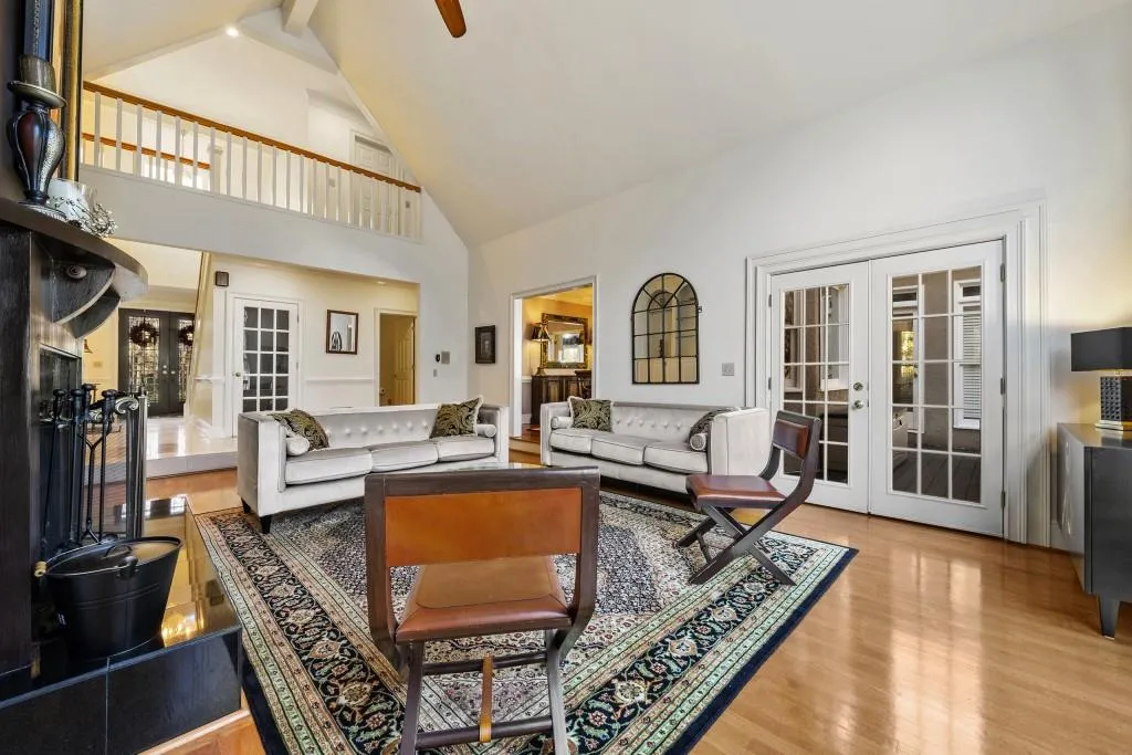 245 Wing Mill Road, Sandy Springs, Georgia 30350, 6 Bedrooms Bedrooms, ,4 BathroomsBathrooms,Residential,Sold,245 Wing Mill Road,7011109