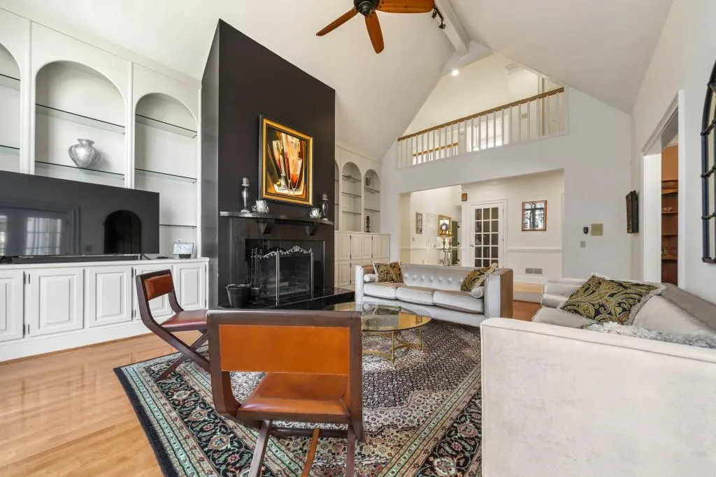 245 Wing Mill Road, Sandy Springs, Georgia 30350, 6 Bedrooms Bedrooms, ,4 BathroomsBathrooms,Residential,Sold,245 Wing Mill Road,7011109