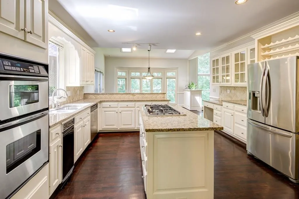 135 Grogans Lake Drive, Sandy Springs, Georgia 30350, 6 Bedrooms Bedrooms, ,4 BathroomsBathrooms,Residential,Sold,135 Grogans Lake Drive,5880480