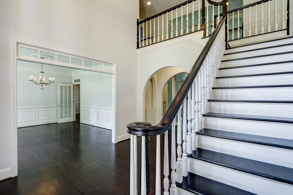 135 Grogans Lake Drive, Sandy Springs, Georgia 30350, 6 Bedrooms Bedrooms, ,4 BathroomsBathrooms,Residential,Sold,135 Grogans Lake Drive,5880480