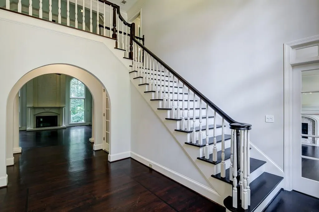 135 Grogans Lake Drive, Sandy Springs, Georgia 30350, 6 Bedrooms Bedrooms, ,4 BathroomsBathrooms,Residential,Sold,135 Grogans Lake Drive,5880480