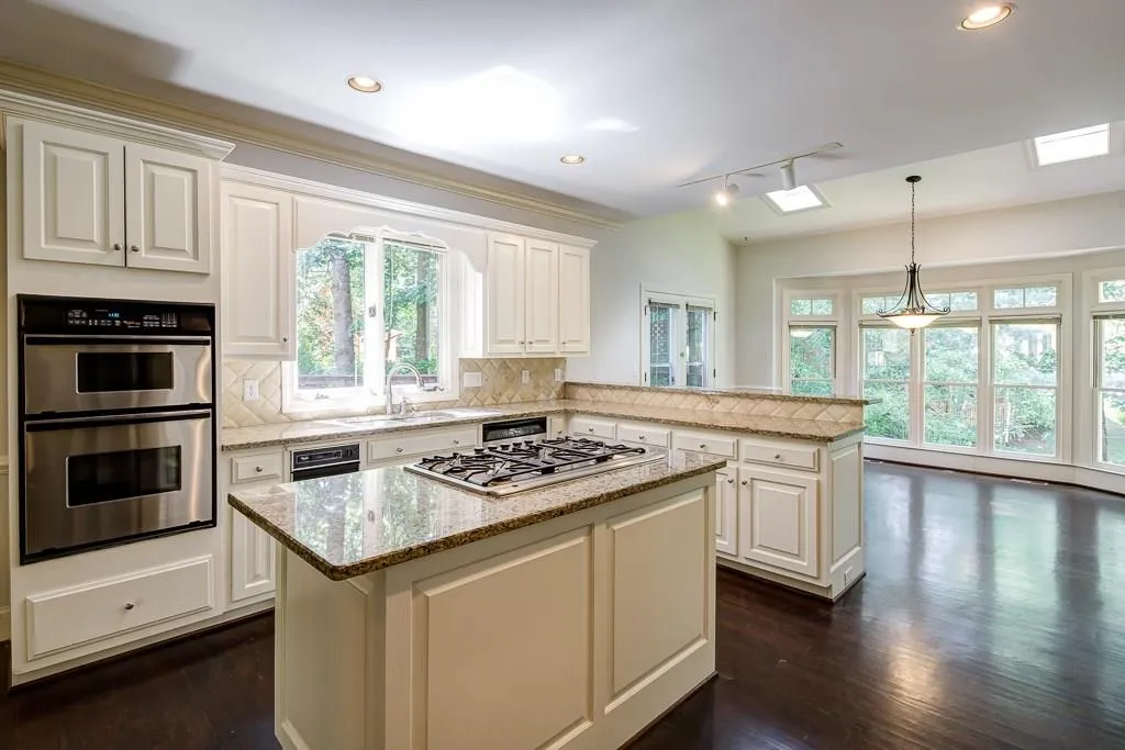 135 Grogans Lake Drive, Sandy Springs, Georgia 30350, 6 Bedrooms Bedrooms, ,4 BathroomsBathrooms,Residential,Sold,135 Grogans Lake Drive,5880480