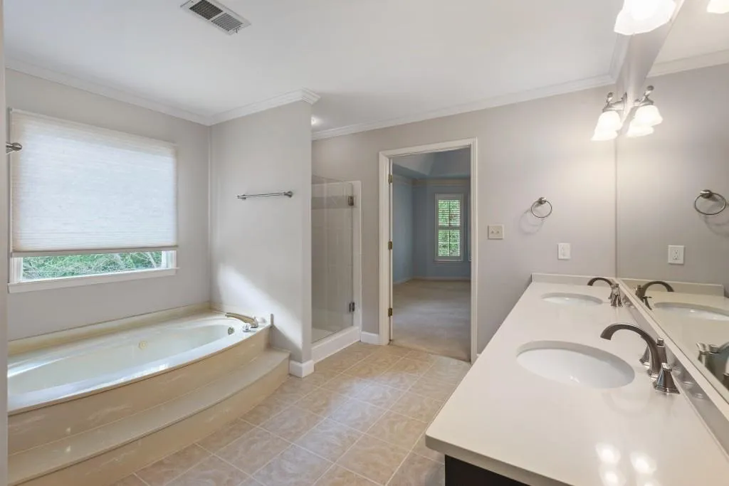 2185 Dunwoody Heritage Drive, Sandy Springs, Georgia 30350, 5 Bedrooms Bedrooms, ,4 BathroomsBathrooms,Residential,Sold,2185 Dunwoody Heritage Drive,7245774