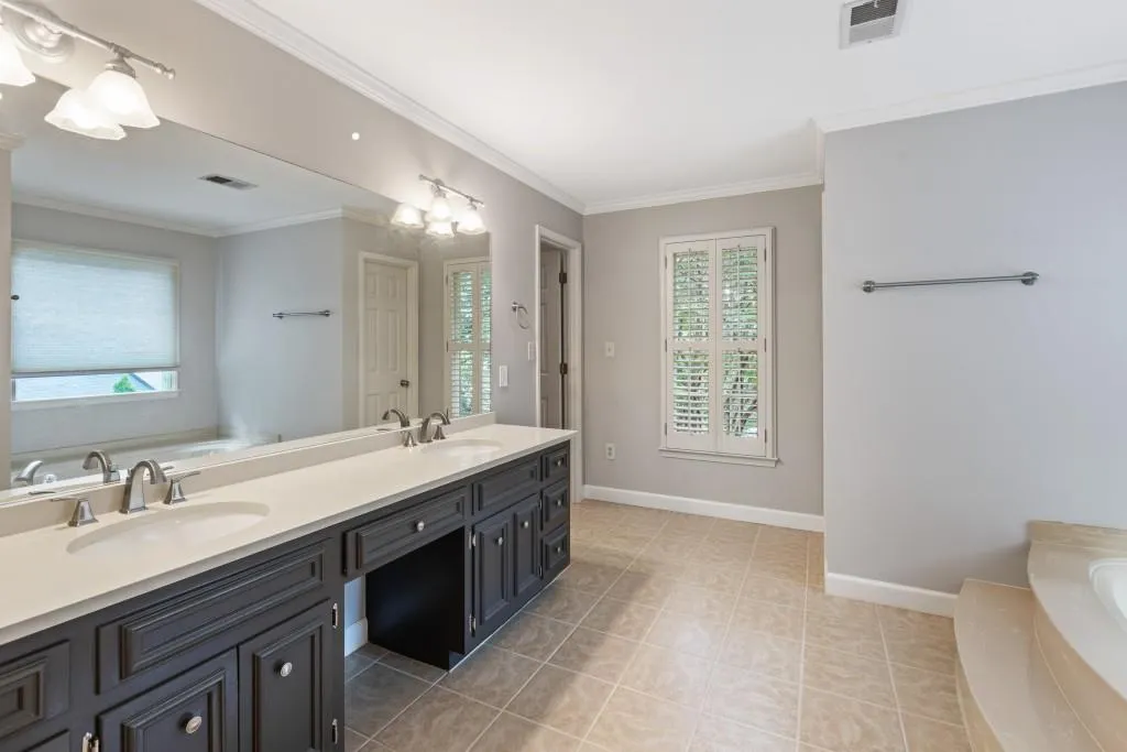 2185 Dunwoody Heritage Drive, Sandy Springs, Georgia 30350, 5 Bedrooms Bedrooms, ,4 BathroomsBathrooms,Residential,Sold,2185 Dunwoody Heritage Drive,7245774