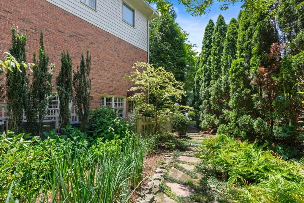 2185 Dunwoody Heritage Drive, Sandy Springs, Georgia 30350, 5 Bedrooms Bedrooms, ,4 BathroomsBathrooms,Residential,Sold,2185 Dunwoody Heritage Drive,7245774