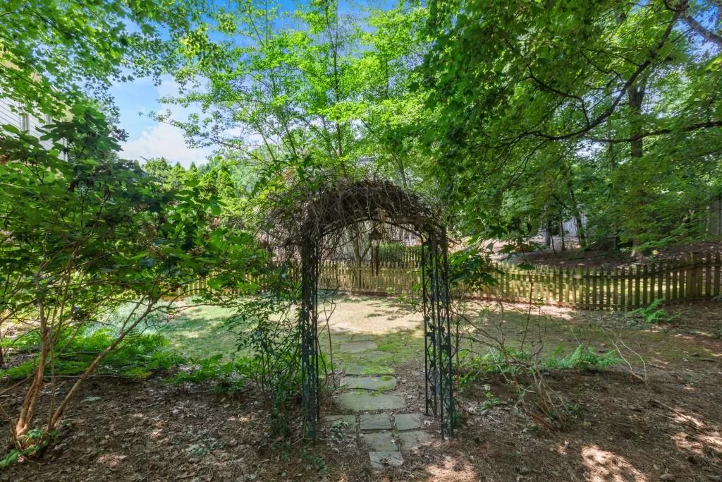 2185 Dunwoody Heritage Drive, Sandy Springs, Georgia 30350, 5 Bedrooms Bedrooms, ,4 BathroomsBathrooms,Residential,Sold,2185 Dunwoody Heritage Drive,7245774