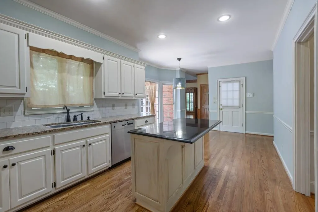 2185 Dunwoody Heritage Drive, Sandy Springs, Georgia 30350, 5 Bedrooms Bedrooms, ,4 BathroomsBathrooms,Residential,Sold,2185 Dunwoody Heritage Drive,7245774