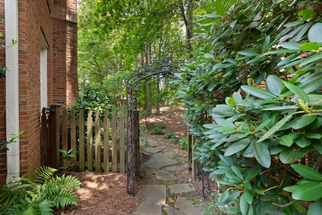 2185 Dunwoody Heritage Drive, Sandy Springs, Georgia 30350, 5 Bedrooms Bedrooms, ,4 BathroomsBathrooms,Residential,Sold,2185 Dunwoody Heritage Drive,7245774