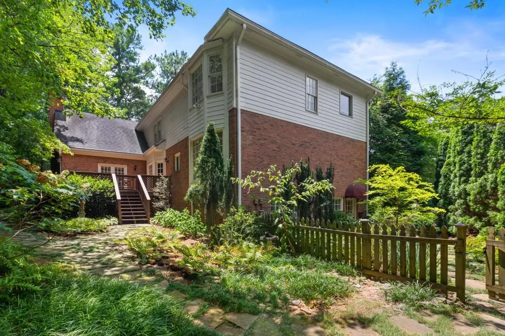 2185 Dunwoody Heritage Drive, Sandy Springs, Georgia 30350, 5 Bedrooms Bedrooms, ,4 BathroomsBathrooms,Residential,Sold,2185 Dunwoody Heritage Drive,7245774