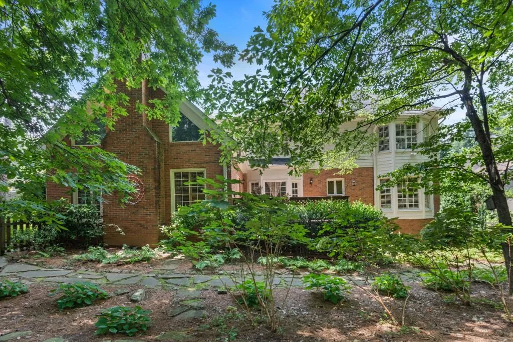 2185 Dunwoody Heritage Drive, Sandy Springs, Georgia 30350, 5 Bedrooms Bedrooms, ,4 BathroomsBathrooms,Residential,Sold,2185 Dunwoody Heritage Drive,7245774
