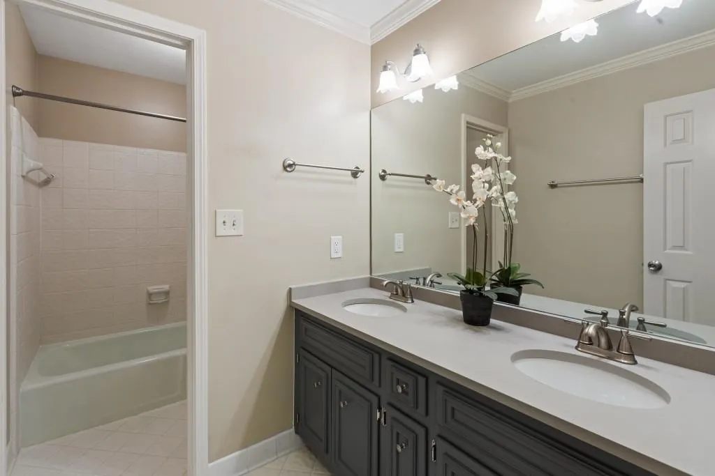2185 Dunwoody Heritage Drive, Sandy Springs, Georgia 30350, 5 Bedrooms Bedrooms, ,4 BathroomsBathrooms,Residential,Sold,2185 Dunwoody Heritage Drive,7245774