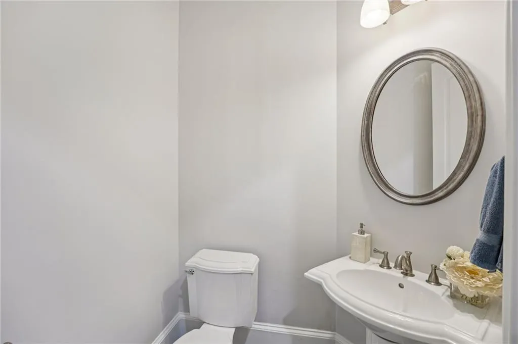 3236 Lynwood Drive Ne, Atlanta, Georgia 30319, 5 Bedrooms Bedrooms, ,4 BathroomsBathrooms,Residential,For Sale,3236 Lynwood Drive Ne,7663898
